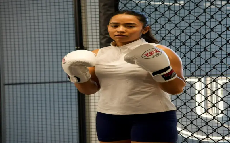 النيبالية أنيشا خادكا تطارد التاريخ داخل حلبة «UFC»
